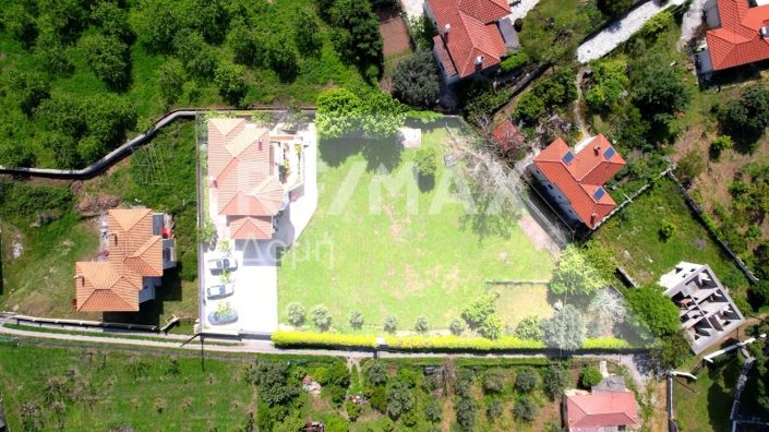 Image No.85-5 Bed Property for sale