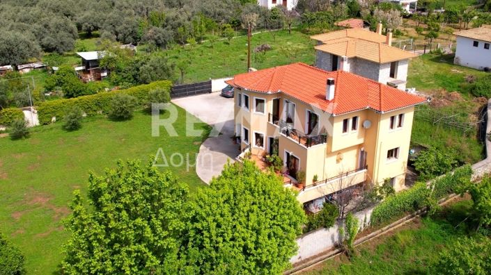 Image No.88-5 Bed Property for sale