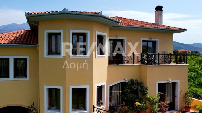 Image No.89-5 Bed Property for sale