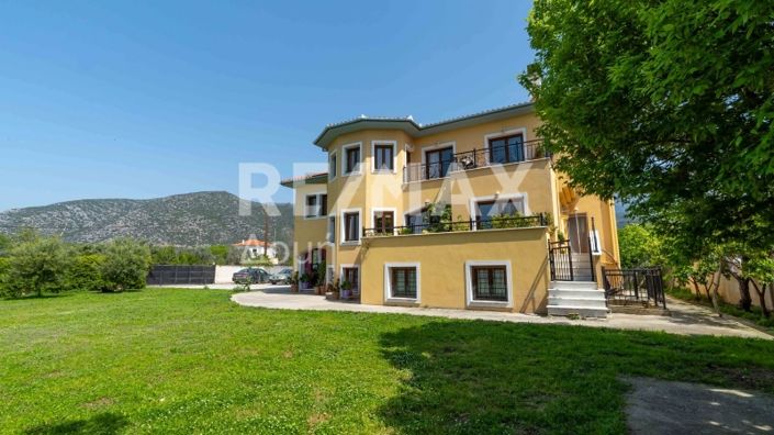 Image No.93-5 Bed Property for sale