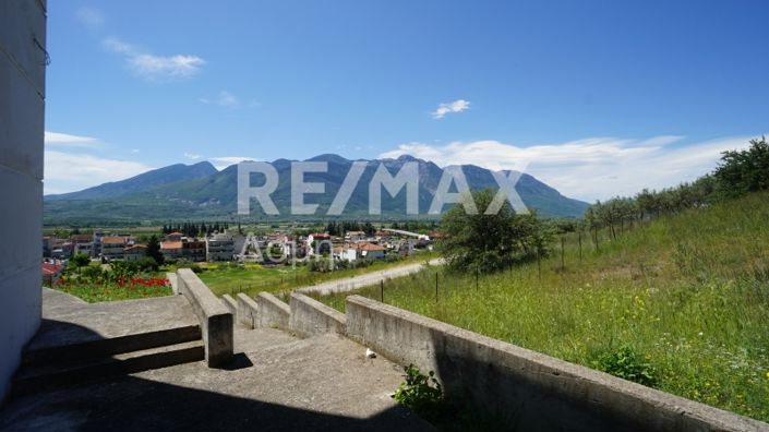 Image No.10-4 Bed Property for sale