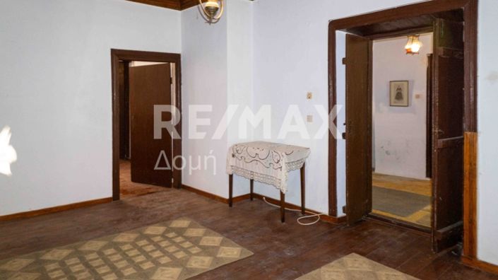 Image No.19-6 Bed Property for sale