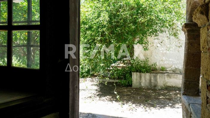 Image No.5-6 Bed Property for sale