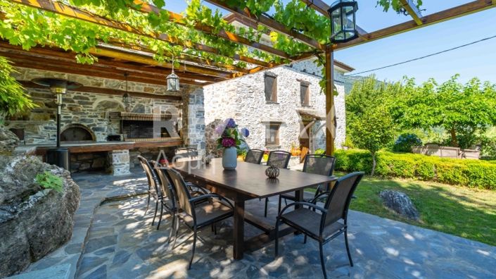 Image No.14-7 Bed Property for sale