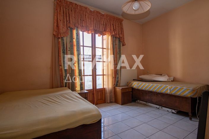 Image No.15-6 Bed Property for sale