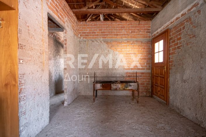 Image No.18-6 Bed Property for sale