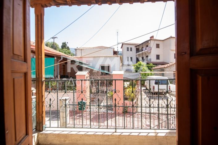 Image No.20-6 Bed Property for sale