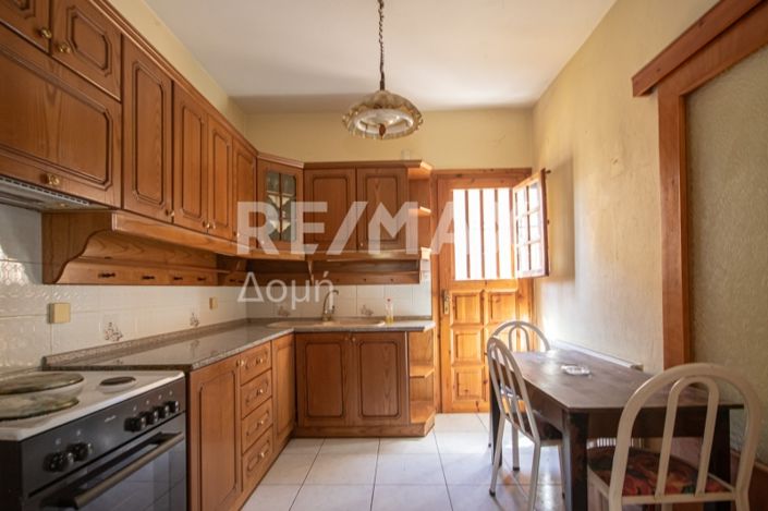 Image No.8-6 Bed Property for sale