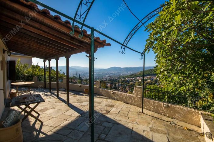 Magnesia, Maisonette