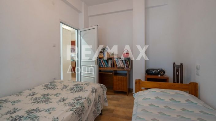 Image No.19-3 Bed Property for sale