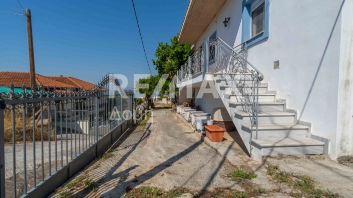 Image No.43-3 Bed Property for sale