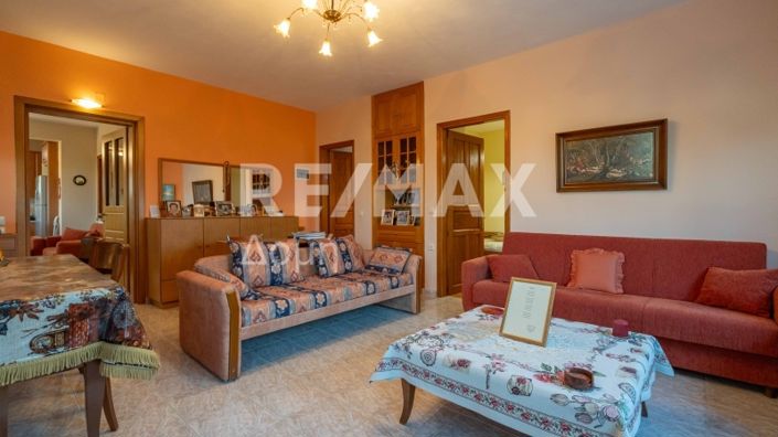 Image No.14-2 Bed Property for sale