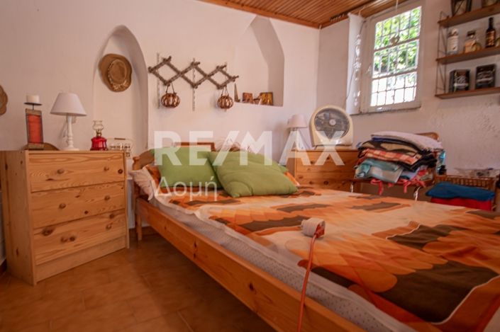 Image No.12-3 Bed Property for sale