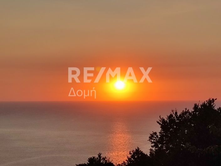 Image No.55-3 Bed Property for sale