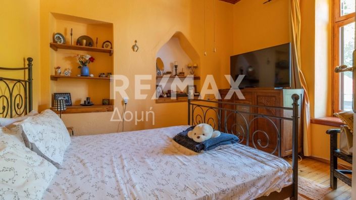 Image No.82-3 Bed Property for sale