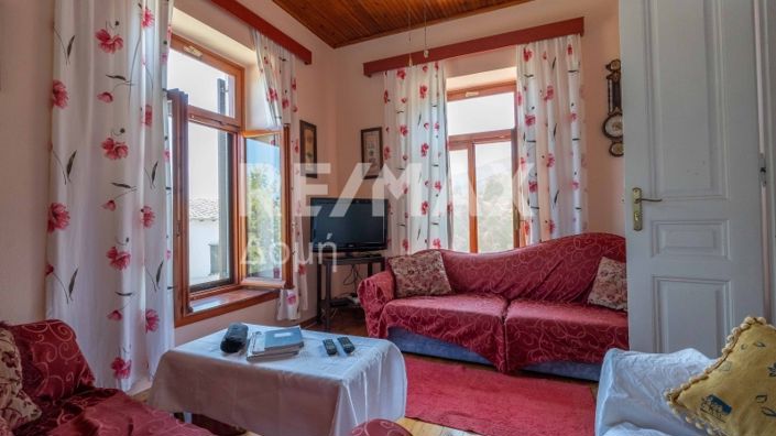 Image No.84-3 Bed Property for sale