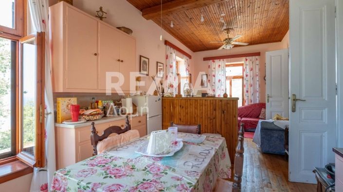 Image No.86-3 Bed Property for sale