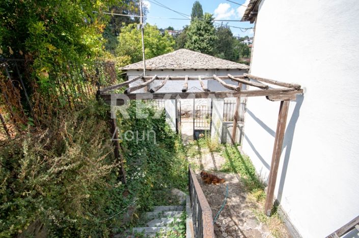 Image No.6-5 Bed House for sale