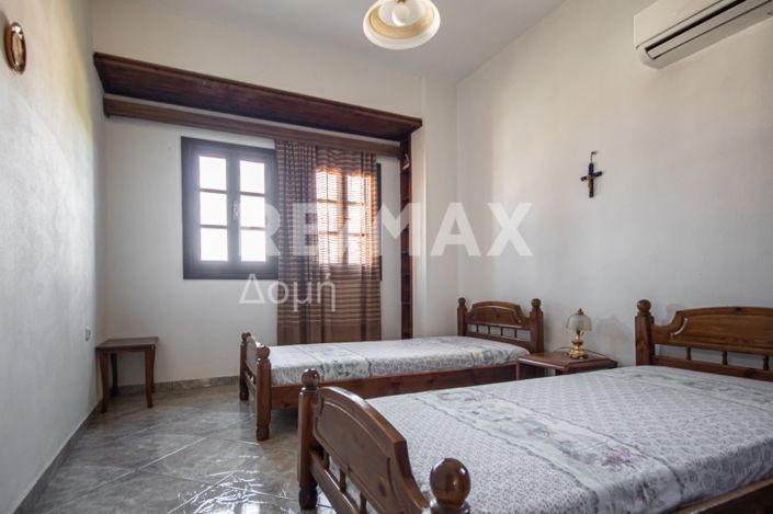 Image No.10-4 Bed Property for sale