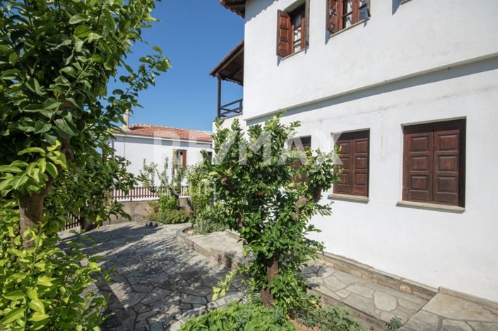 Image No.24-4 Bed Property for sale