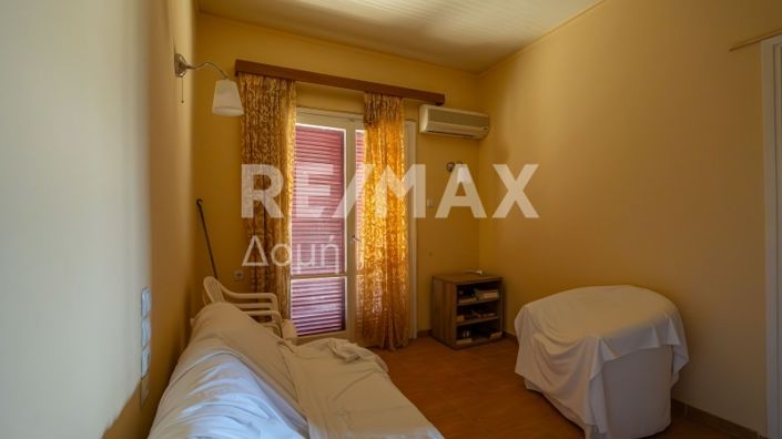 Image No.55-11 Bed Property for sale