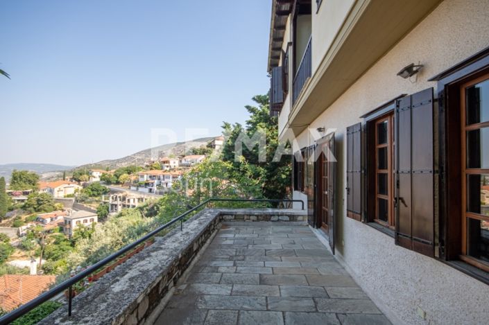 Image No.80-4 Bed Maisonette for sale