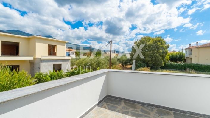 Image No.45-4 Bed Maisonette for sale