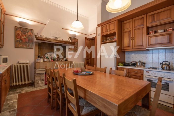 Image No.12-5 Bed Property for sale