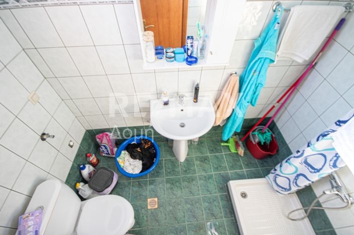 Image No.12-6 Bed Property for sale