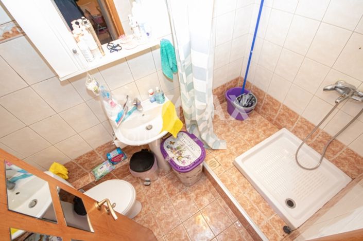 Image No.30-6 Bed Property for sale