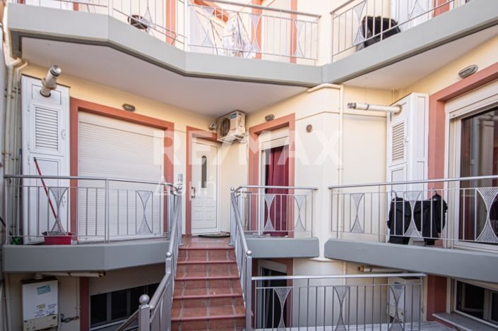 Image No.5-6 Bed Property for sale