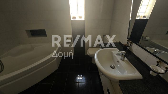 Image No.18-4 Bed Maisonette for sale