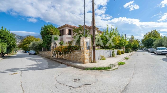 Image No.1-4 Bed Property for sale