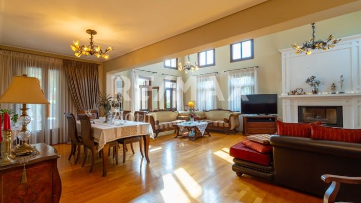 Image No.10-4 Bed Property for sale