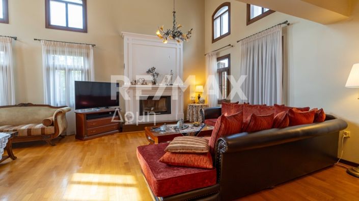 Image No.12-4 Bed Property for sale