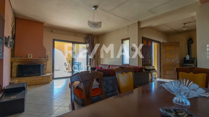 Image No.12-6 Bed Property for sale