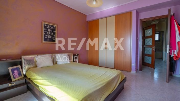 Image No.18-6 Bed Property for sale