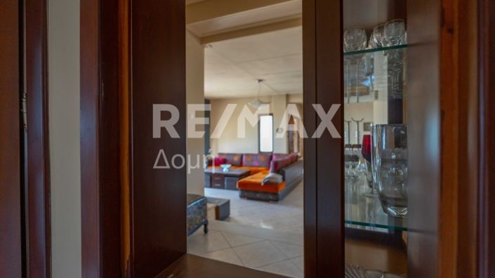 Image No.20-6 Bed Property for sale