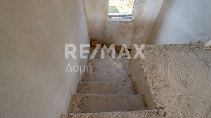 Image No.28-6 Bed Property for sale