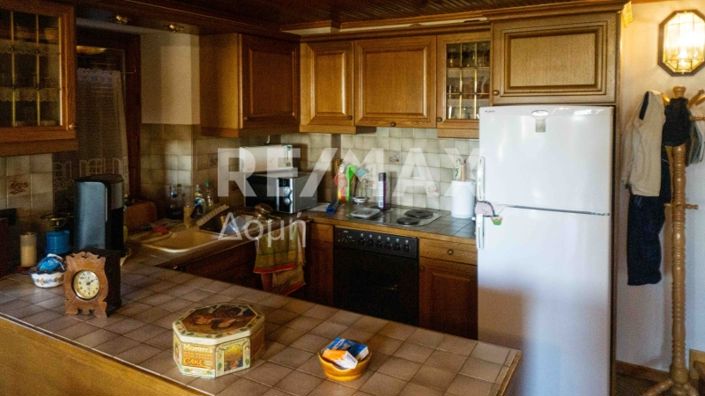 Image No.12-3 Bed Property for sale