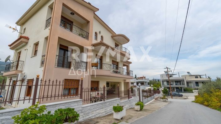 Image No.2-Propriété de 4 chambres à vendre à Magnésie