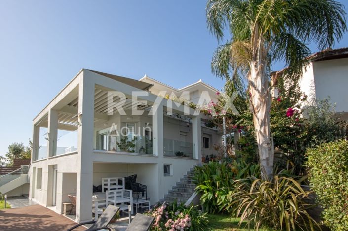 Image No.4-4 Bed Property for sale