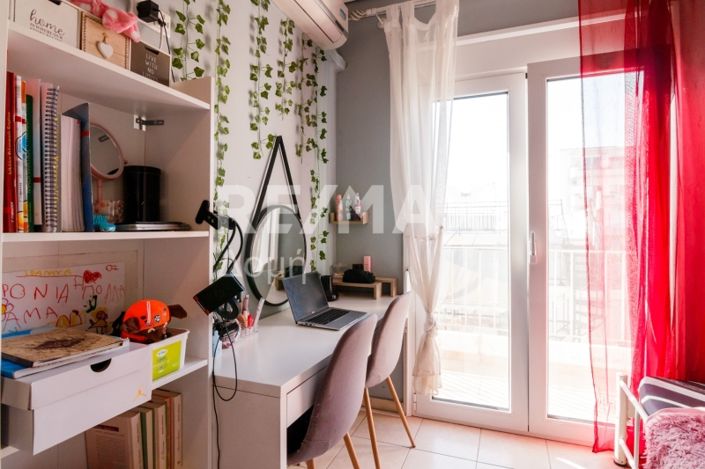 Image No.26-5 Bed House for sale