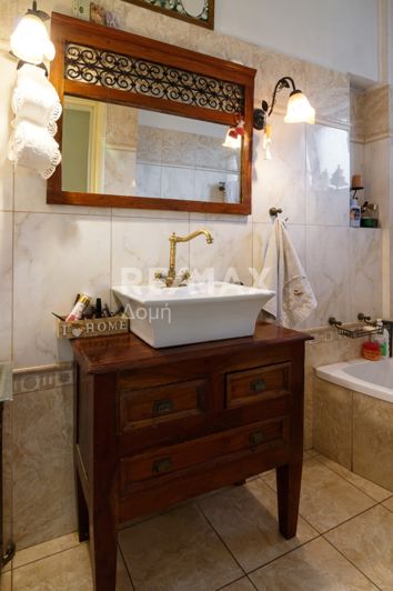 Image No.8-5 Bed House for sale