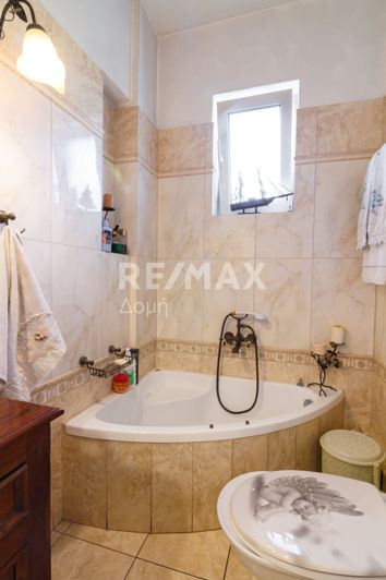 Image No.9-5 Bed House for sale