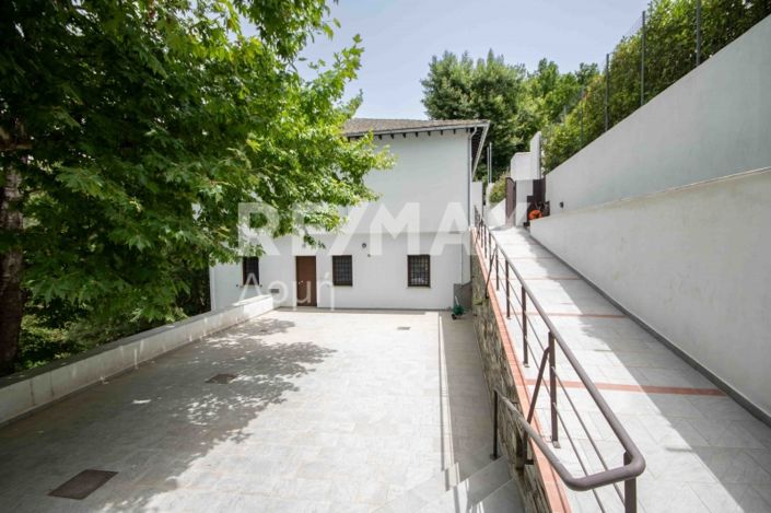 Image No.14-3 Bed Property for sale