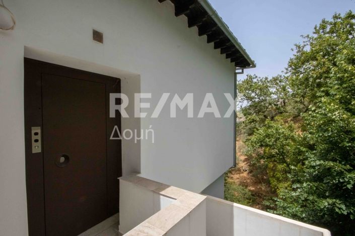 Image No.19-3 Bed Property for sale