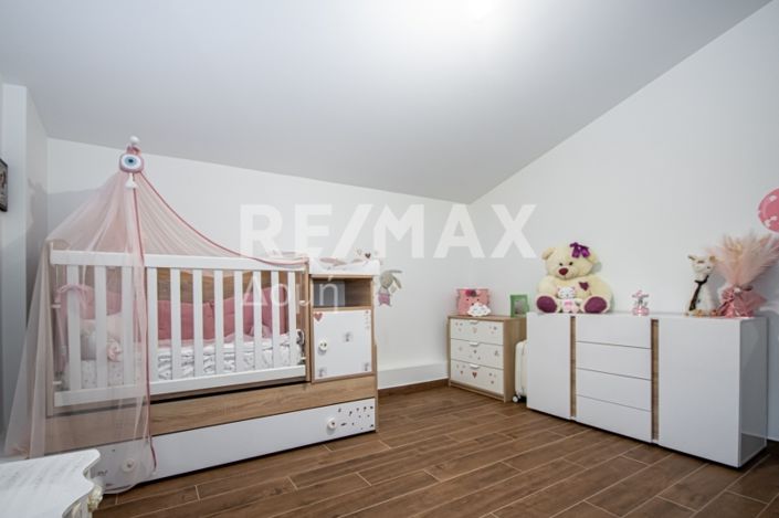 Image No.15-3 Bed House for sale