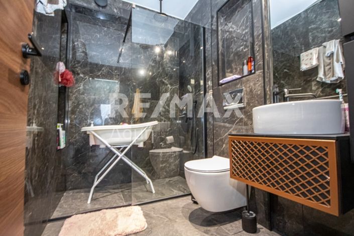 Image No.19-3 Bed House for sale