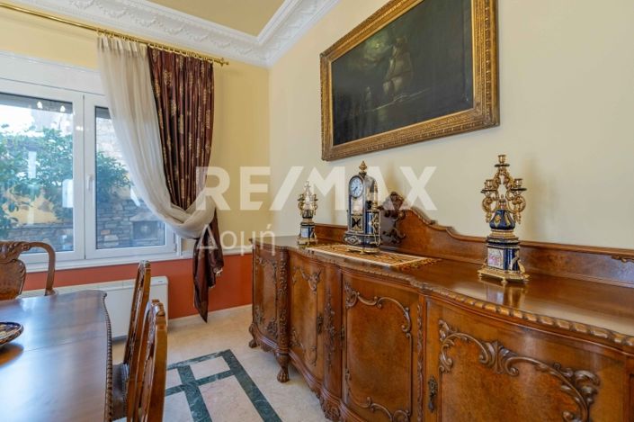 Image No.19-6 Bed Property for sale